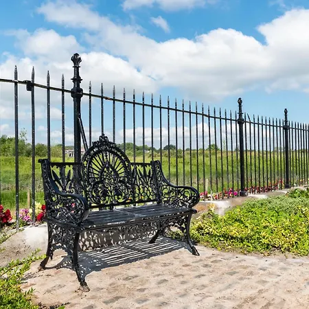 Holiday home 8 Bedroomed House Steeped In History *