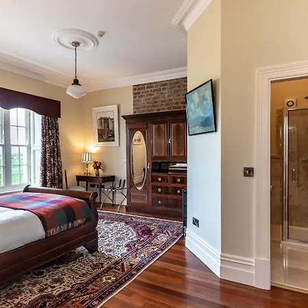 8 Bedroomed House Steeped In History Holiday home