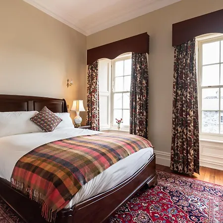 8 Bedroomed House Steeped In History Holiday home *
