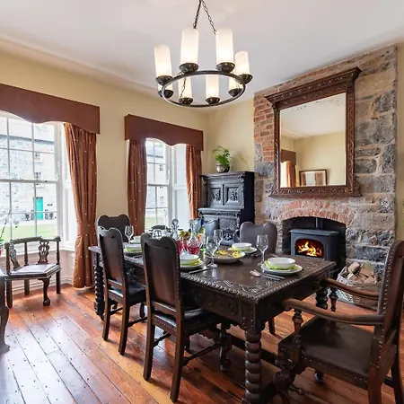 Prázdninový dům 8 Bedroomed House Steeped In History Droíchead an Chláir