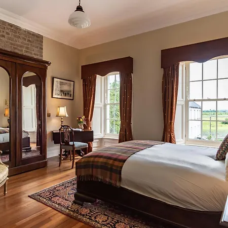 8 Bedroomed House Steeped In History Holiday home