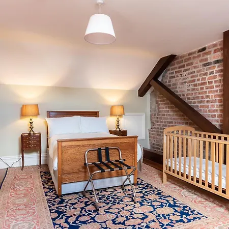 Holiday home 8 Bedroomed House Steeped In History *