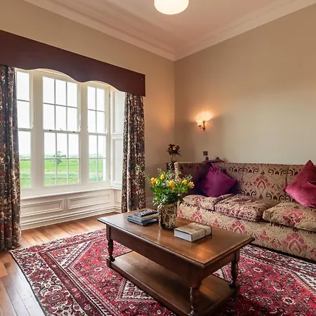 Prázdninový dům 8 Bedroomed House Steeped In History