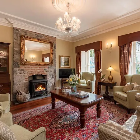 8 Bedroomed House Steeped In History Droíchead an Chláir