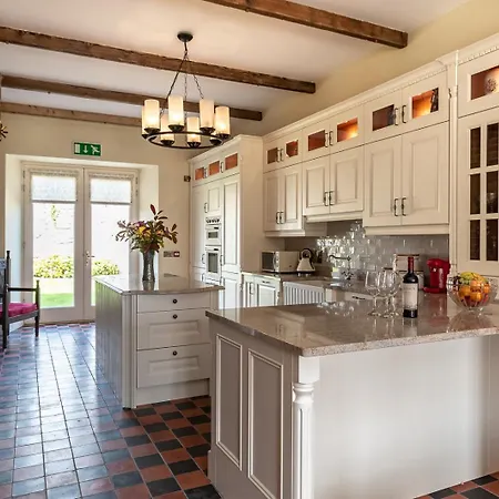 8 Bedroomed House Steeped In History Holiday home