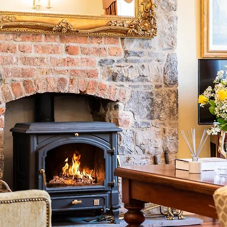 8 Bedroomed House Steeped In History Droíchead an Chláir